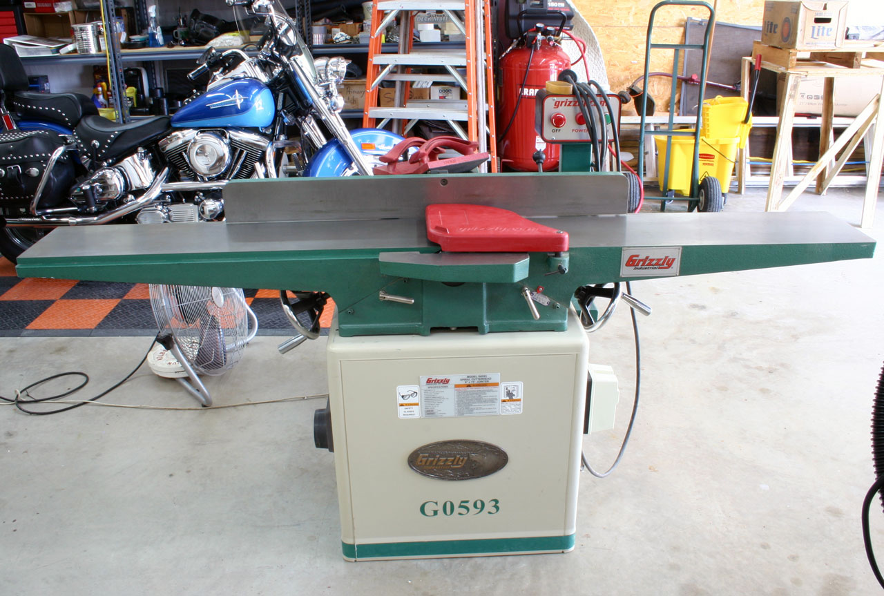 Grizzly G0593 8" Jointer w/Spiral Cutter - I found this 3 year old 